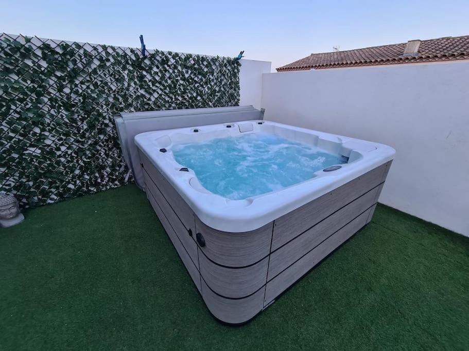 Magnifique Villa Avec Jacuzzi En Option Villeneuve-lès-Maguelonne Eksteriør bilde