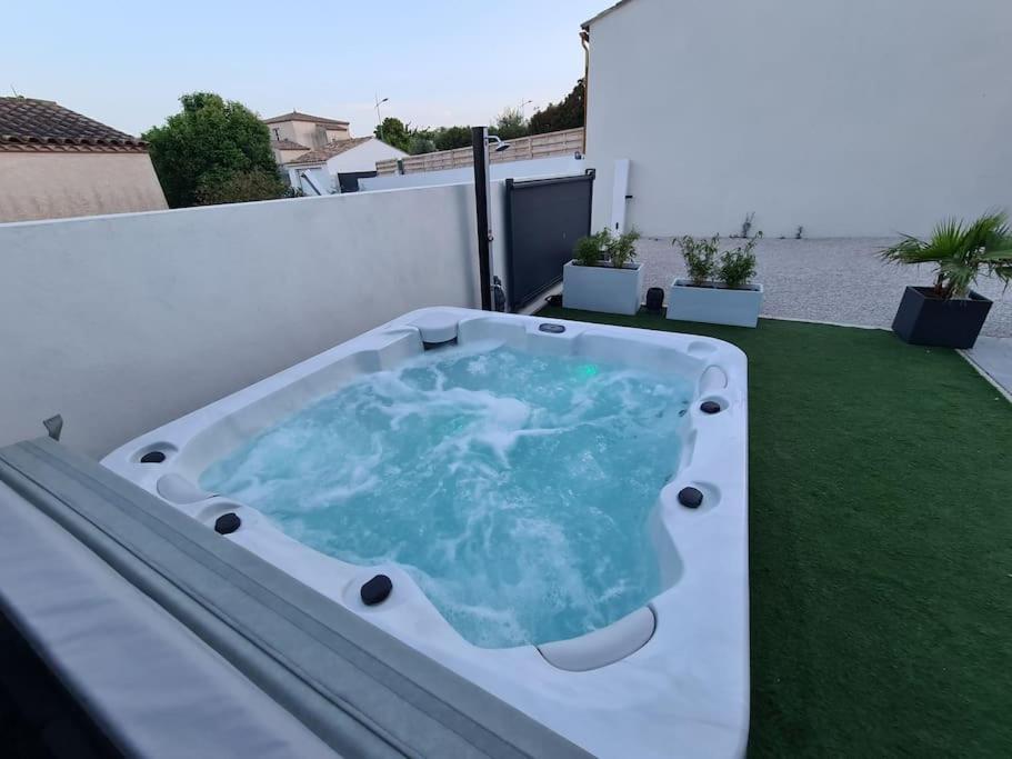 Magnifique Villa Avec Jacuzzi En Option Villeneuve-lès-Maguelonne Eksteriør bilde